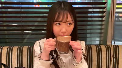 ඇය විශ්ව විද්යාලයේ එකම ක්ලබ් එකටම අයත් වූ මිතුරියකි.ඒ වගේම ඇය සමාජයේ ආකර්ශනීයම ගැහැණු ළමයා.මේක ජපන් සරාගී වාතාවරණයක්.