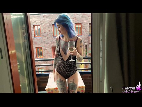 ❤️ අතිවිශිෂ්ට ගැහැණු ළමයා විවෘත අහස යට උගුරක් උරා බොමින් ආශාවෙන් කෙලවරයි ❤ Porno si.serviporno.ru ️❤